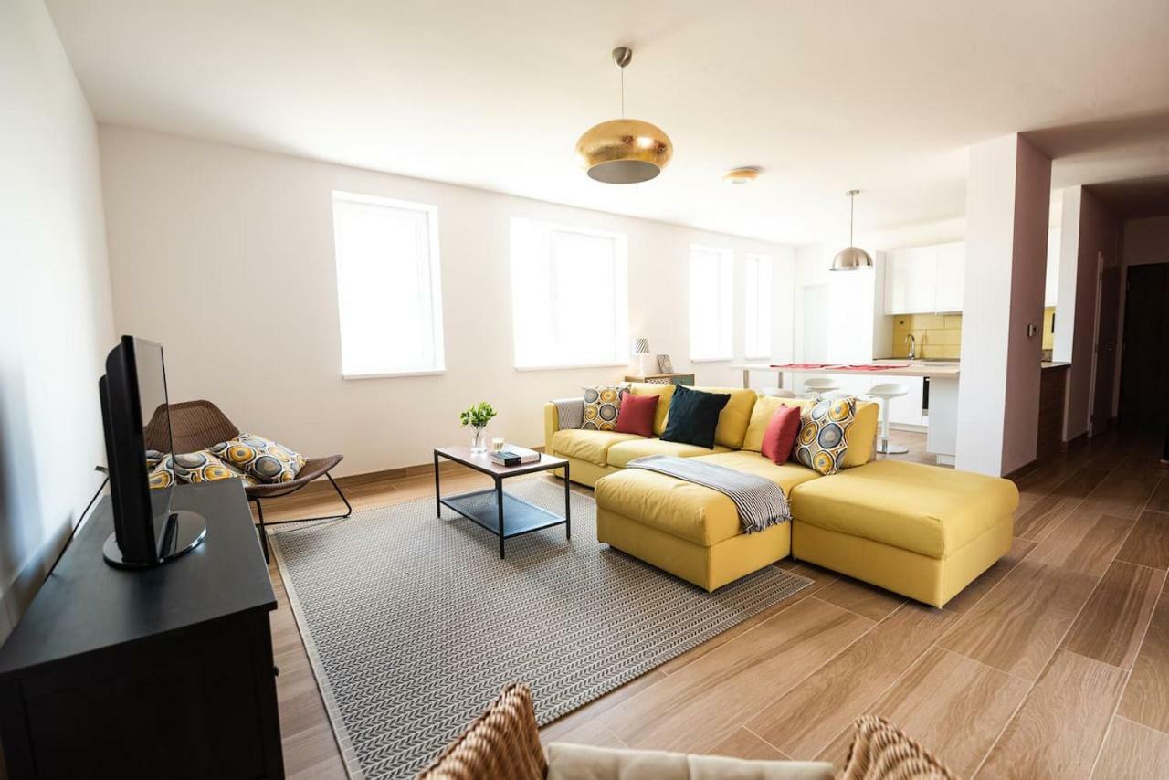 Private 5 Star 3 Room Flat And In-Door Pkg Нитра Экстерьер фото